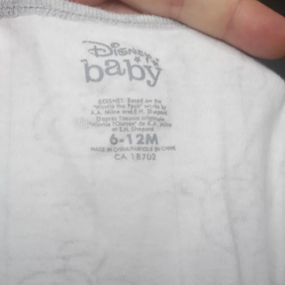 ✨Free W/🍼bundle✨Disney Winnie the pooh. White and gray size 12 M - Picture 3 of 6